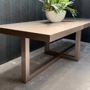 CHIQUE Concept - Eettafel kruispoot in alle kleuren en maten ( Prijzen op aanvraag )