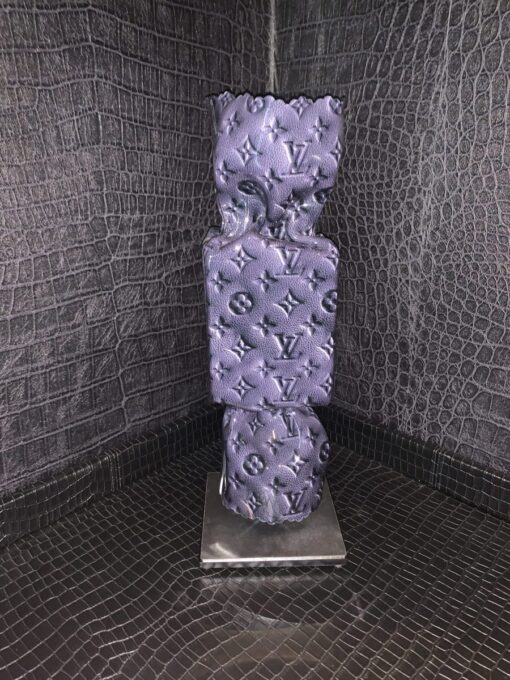 Ad van Hassel - Candy Art Toffee Louis Vuitton Black Leather Sculpture - Afbeelding 2
