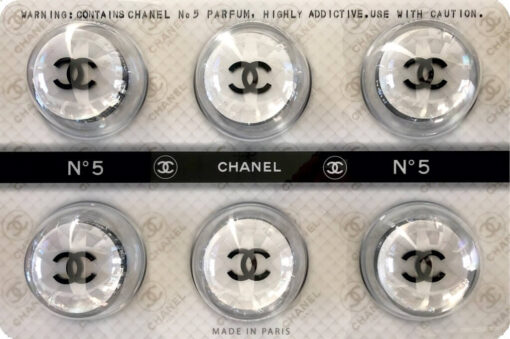 James-chiew-chanel-White-pills-moderne-kunst