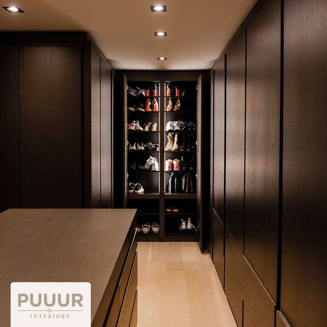 Puuur interiors - inloopkast op maat eiken fineer