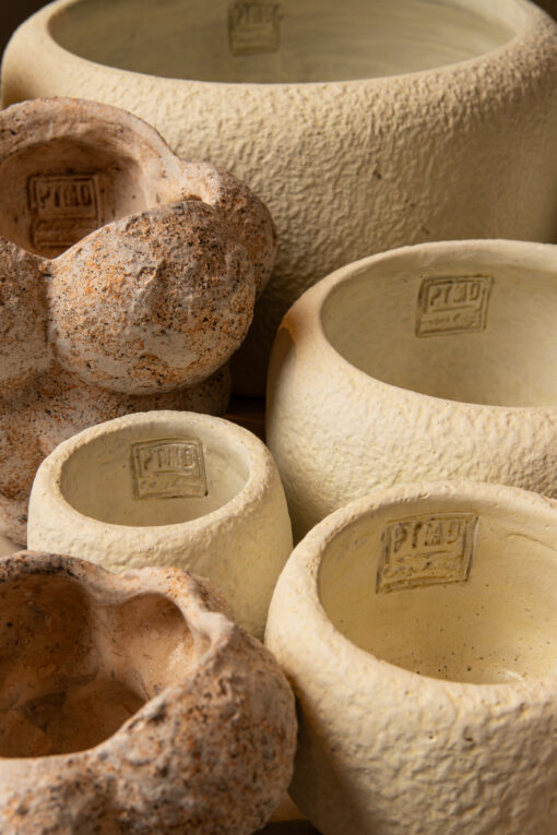 evelynn white round cement pot on base xl